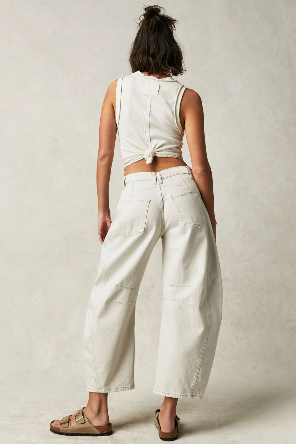 Wide Leg Barrel Jeans with Pockets, buttoned design, cotton and polyester blend.