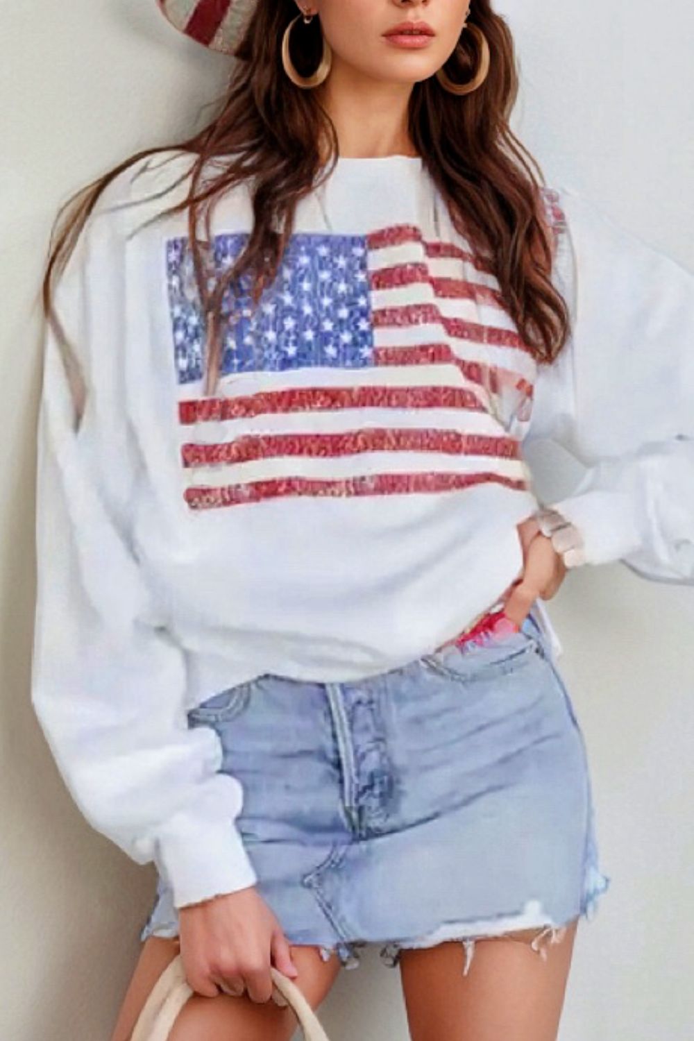 USA sweatshirt with long sleeves and American flag design.