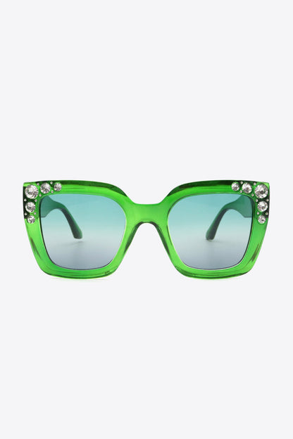 Oversized rhinestone sunglasses with UV400 wayfarer design and polycarbonate frame.