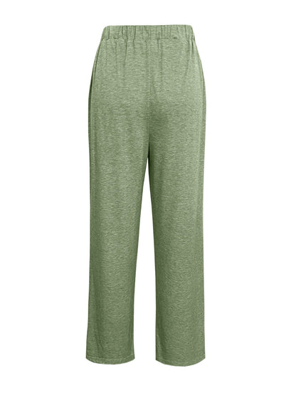 Green tied wide leg pants with pockets, made of polyester and spandex.