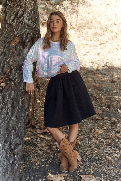 Sequin long sleeve crop top with sparkling sequins, trendy outfit.