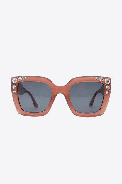 Oversized rhinestone sunglasses with UV400 protection and wayfarer shape.