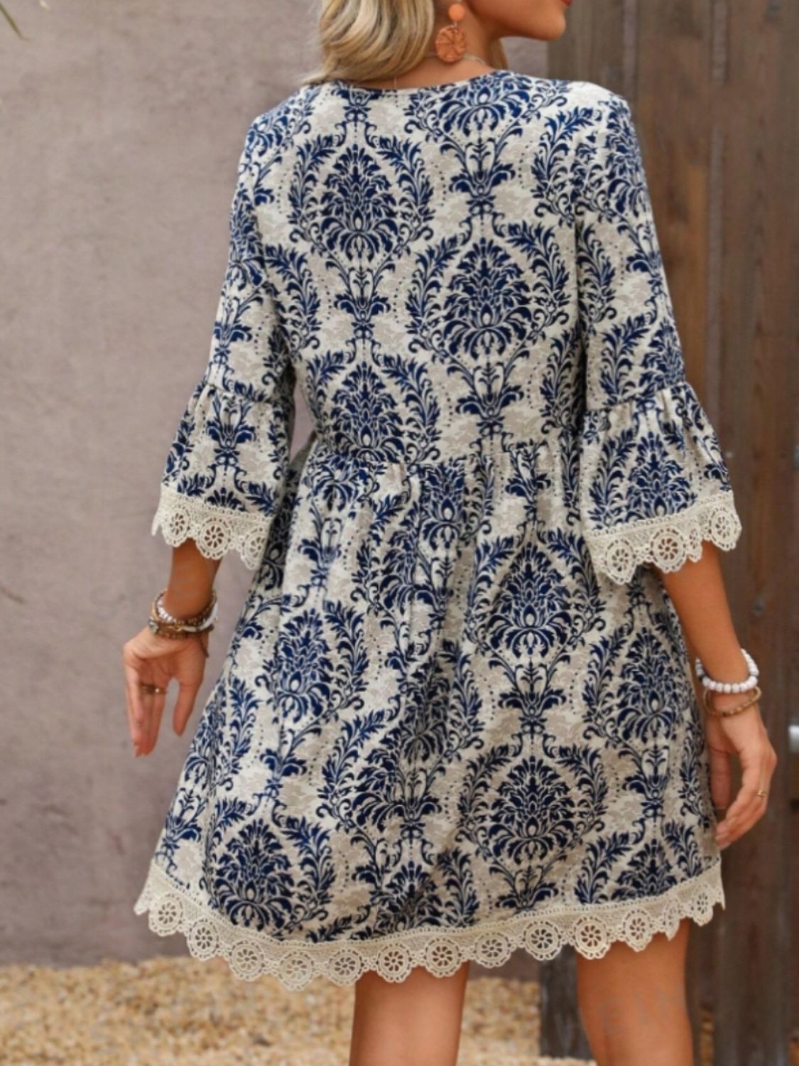 Lace detail printed V-neck mini dress, floral pattern, three-quarter sleeves, polyester.