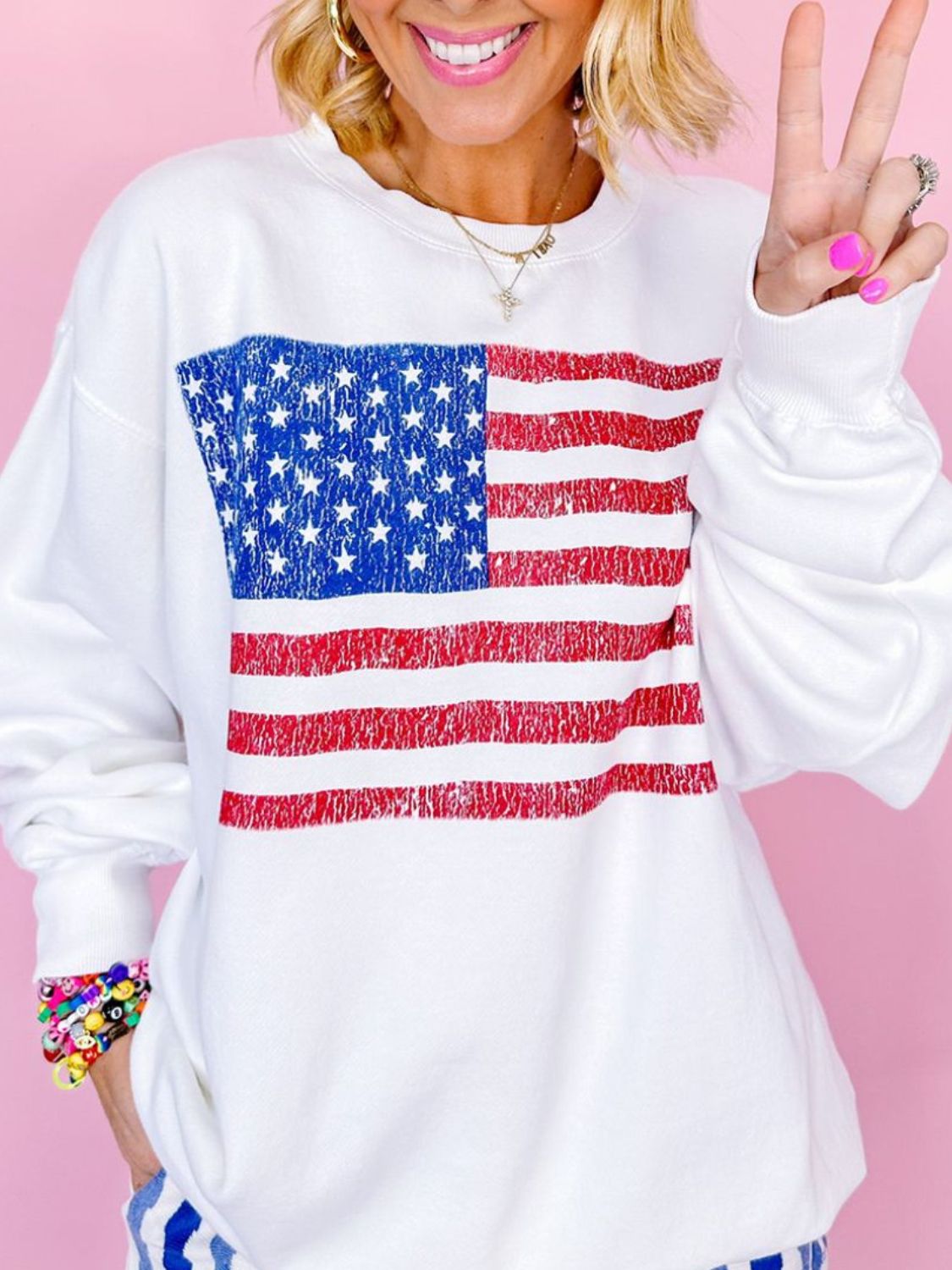 USA Sweatshirt with American flag design, long sleeves, polyester-cotton blend.