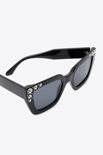 Oversized rhinestone sunglasses with UV400 protection and wayfarer shape.