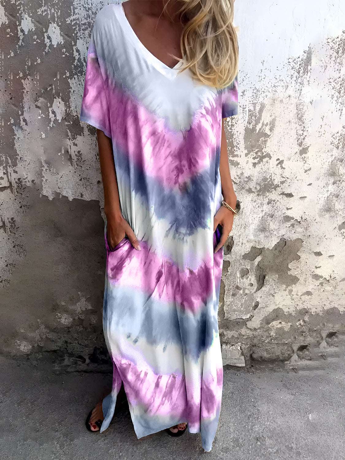 Tie-dye maxi dress with pockets, lightweight and stretchy fabric, ideal for warm weather.