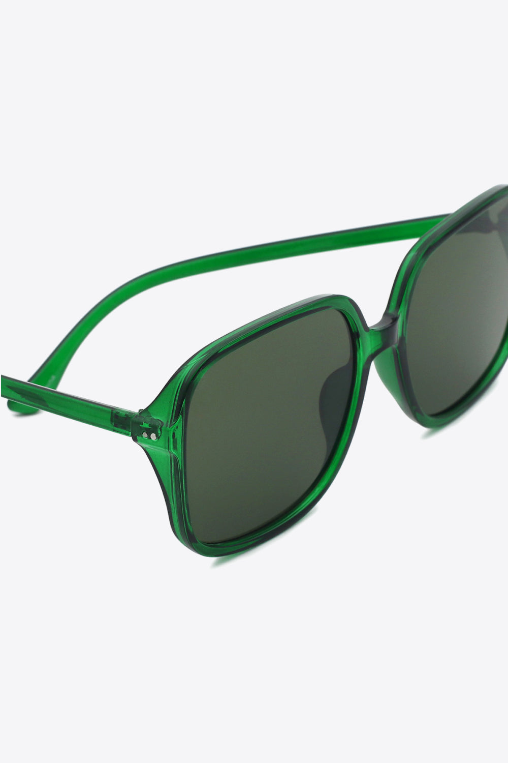 Green oversized square sunglasses with polycarbonate frame and UV400 protection.