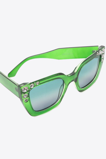 Oversized Rhinestone Sunglasses with UV400 protection and polycarbonate frame.