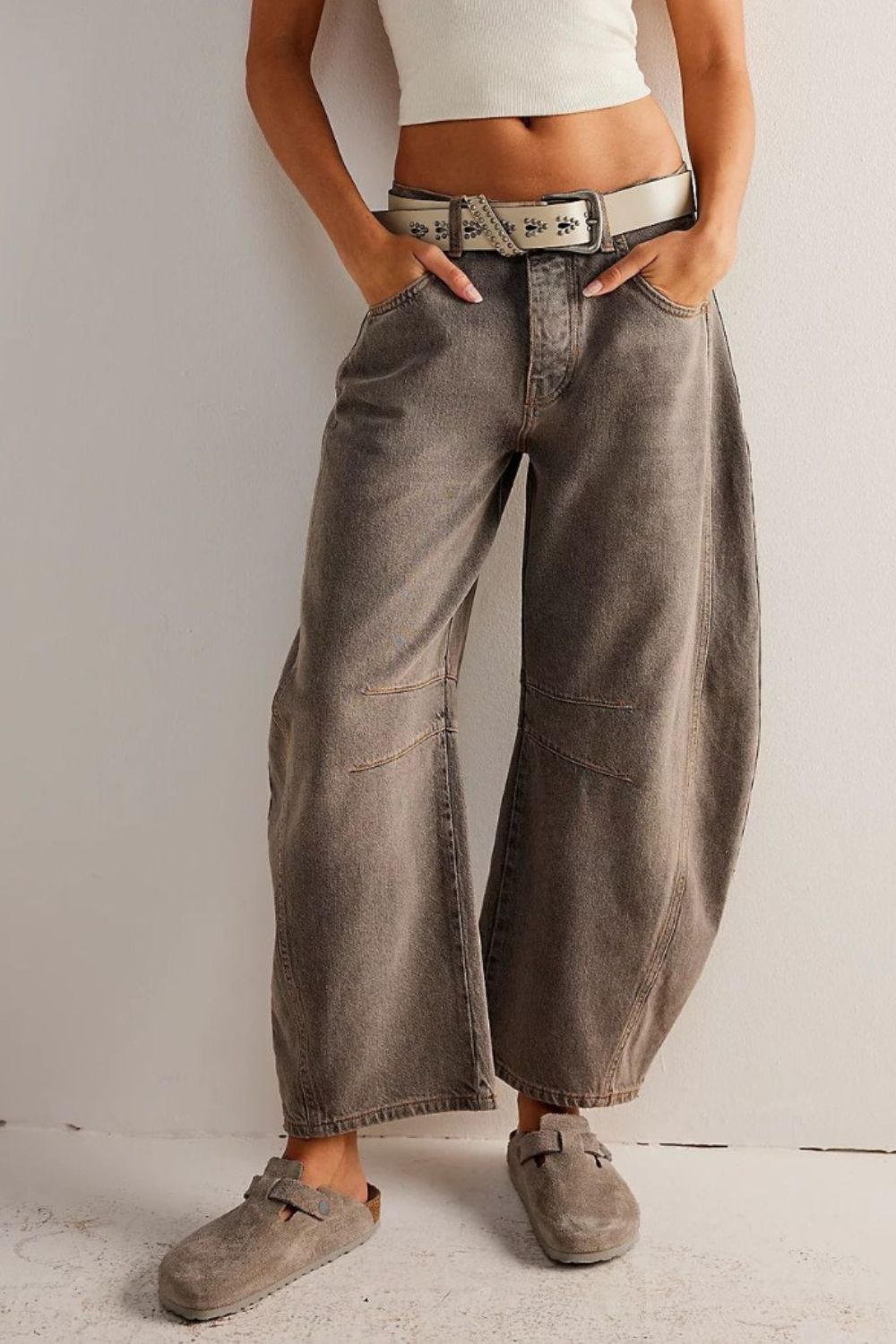 Wide Leg Barrel Jeans with Pockets, buttoned, 95% cotton, casual style.