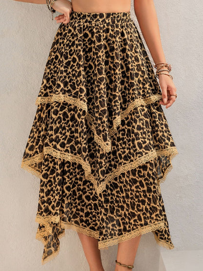 Lace detail layered printed skirt with leopard pattern and asymmetrical hem.