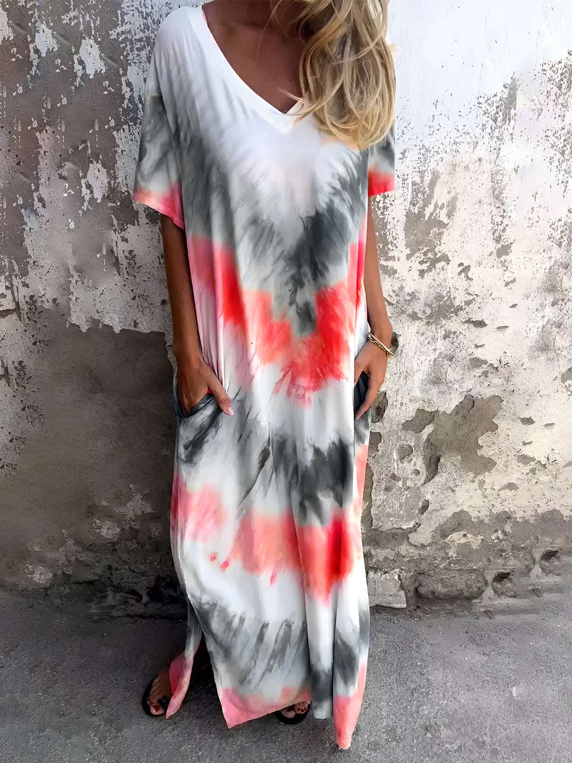 Tie-dye maxi dress with pockets, lightweight and stretchy fabric, ideal for warm weather.